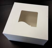 Dortová krabice bílá čtvercová s okénkem (32 x 32 x 18 cm)