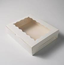 Białe pudełko z okienkiem (24 x 20 x 6 cm)